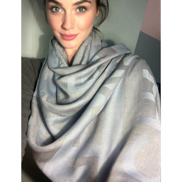 Chanel Cashmere Silk Wool Scarf ~ Iconic Logo Print Fringe ~ Ultra Soft Luxury - Picture 3 of 10